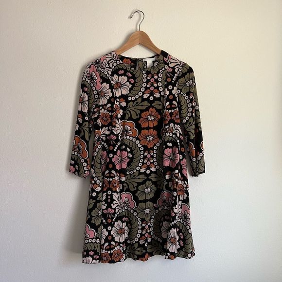H&M Dresses & Skirts - H&M Retro Mod Floral Mini Dress Size 4